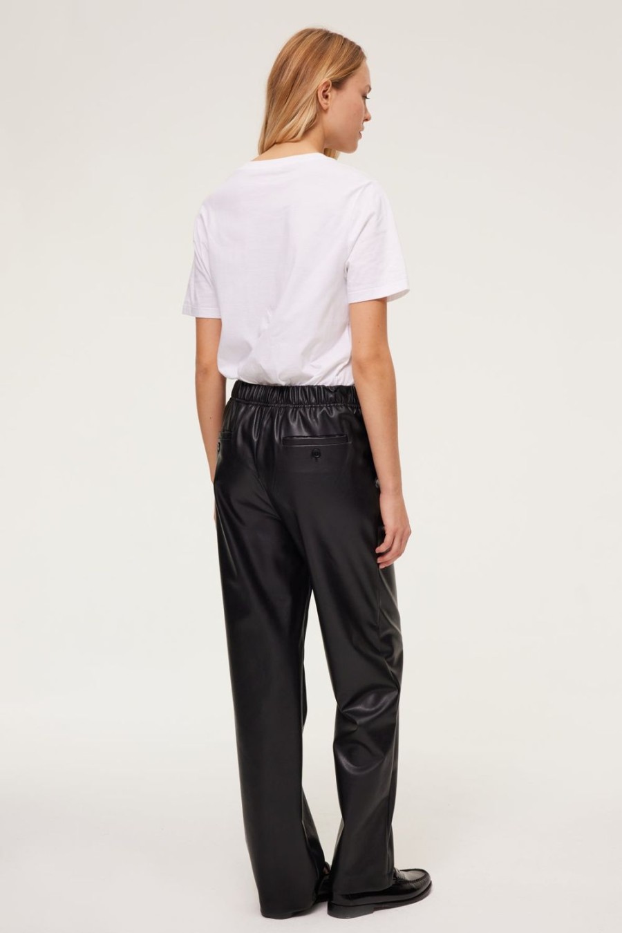 Pablo Pantalones Rectos De Piel Sintetica Negro Pantalones Cortos